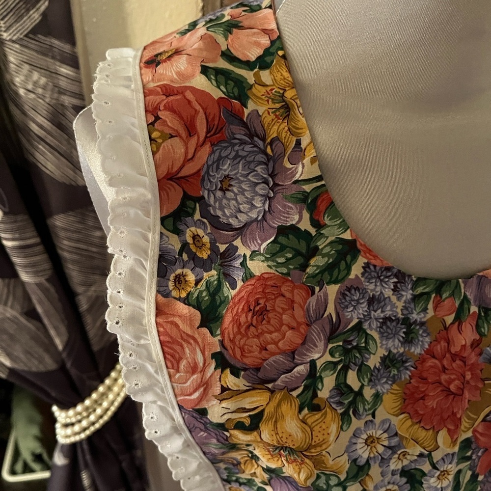 Handcrafted Floral Apron with Lace Trim and Ric Rac - Picture 3 of 6